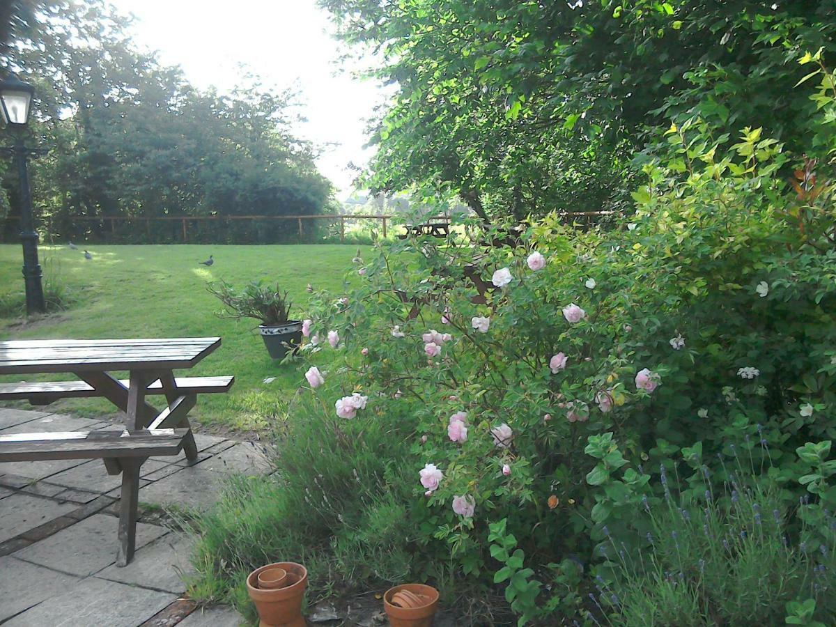 The Crown Inn Alvediston Eksteriør bilde