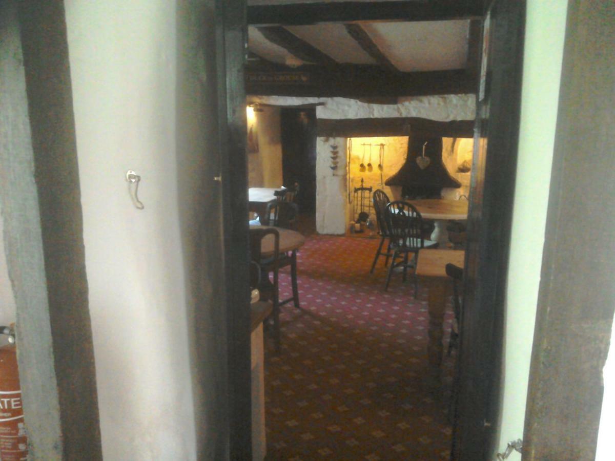 The Crown Inn Alvediston Eksteriør bilde